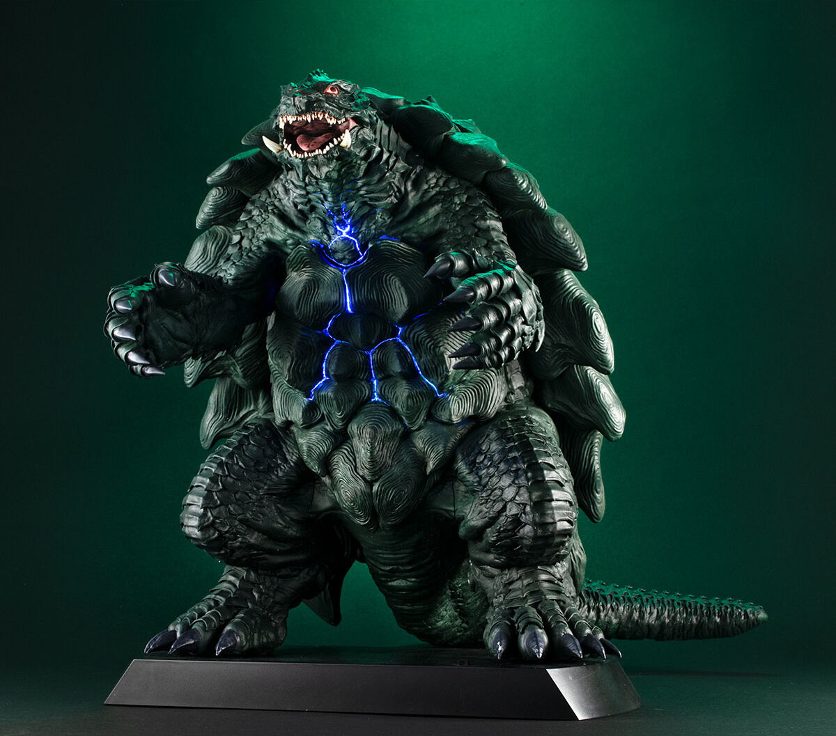UA Monsters『大怪獸卡美拉:重生 卡美拉(2023)』魄力 30 公分雕像再現豐富聲光效果!