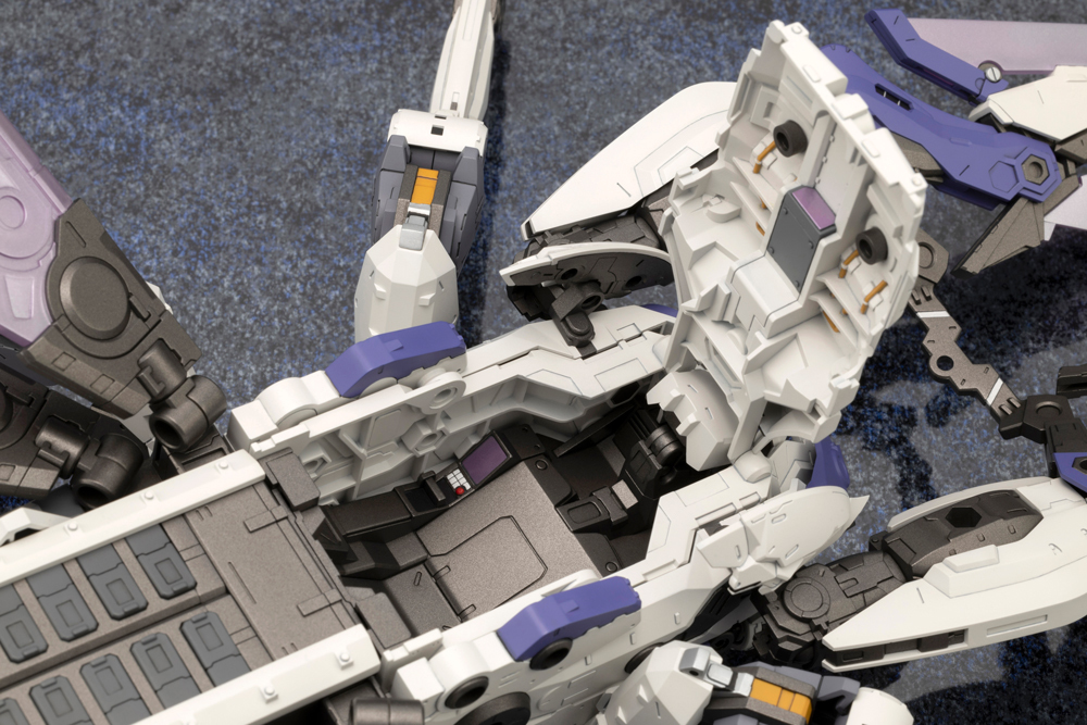 六角機牙 HEXA GEAR 大型格鬥用新機『Gertrud』36 公分長魄力尺寸以巨顎切斷敵人!