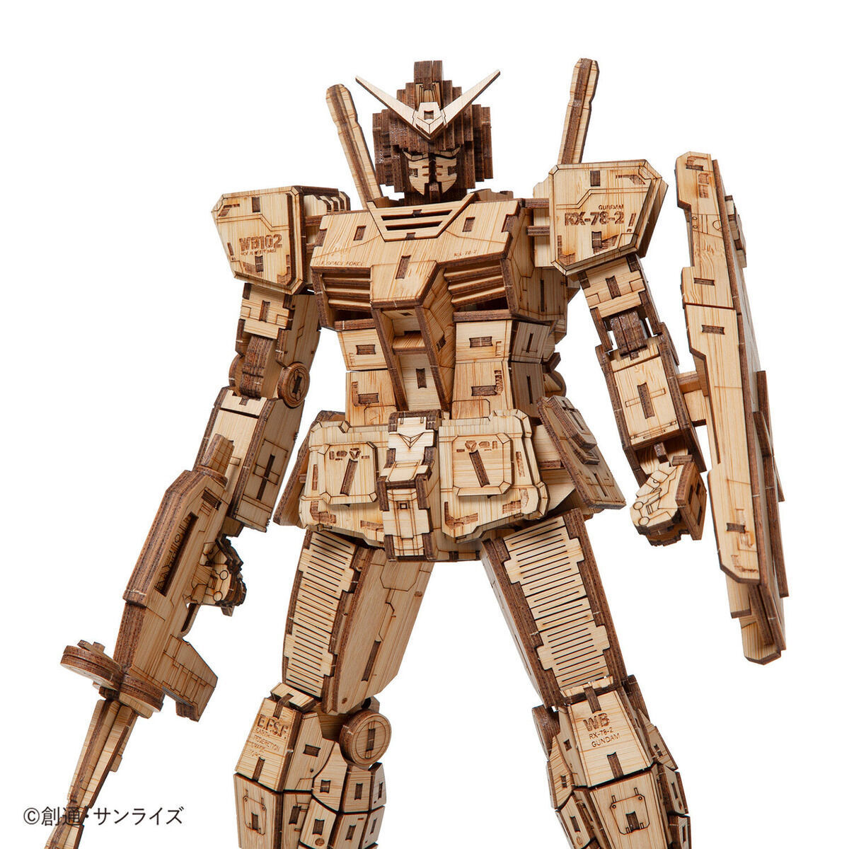 萬代『Bamboo Art wa-gu-mi RX-78-2 鋼彈』竹工藝拼裝模型 由421片零件組成、高27公分！