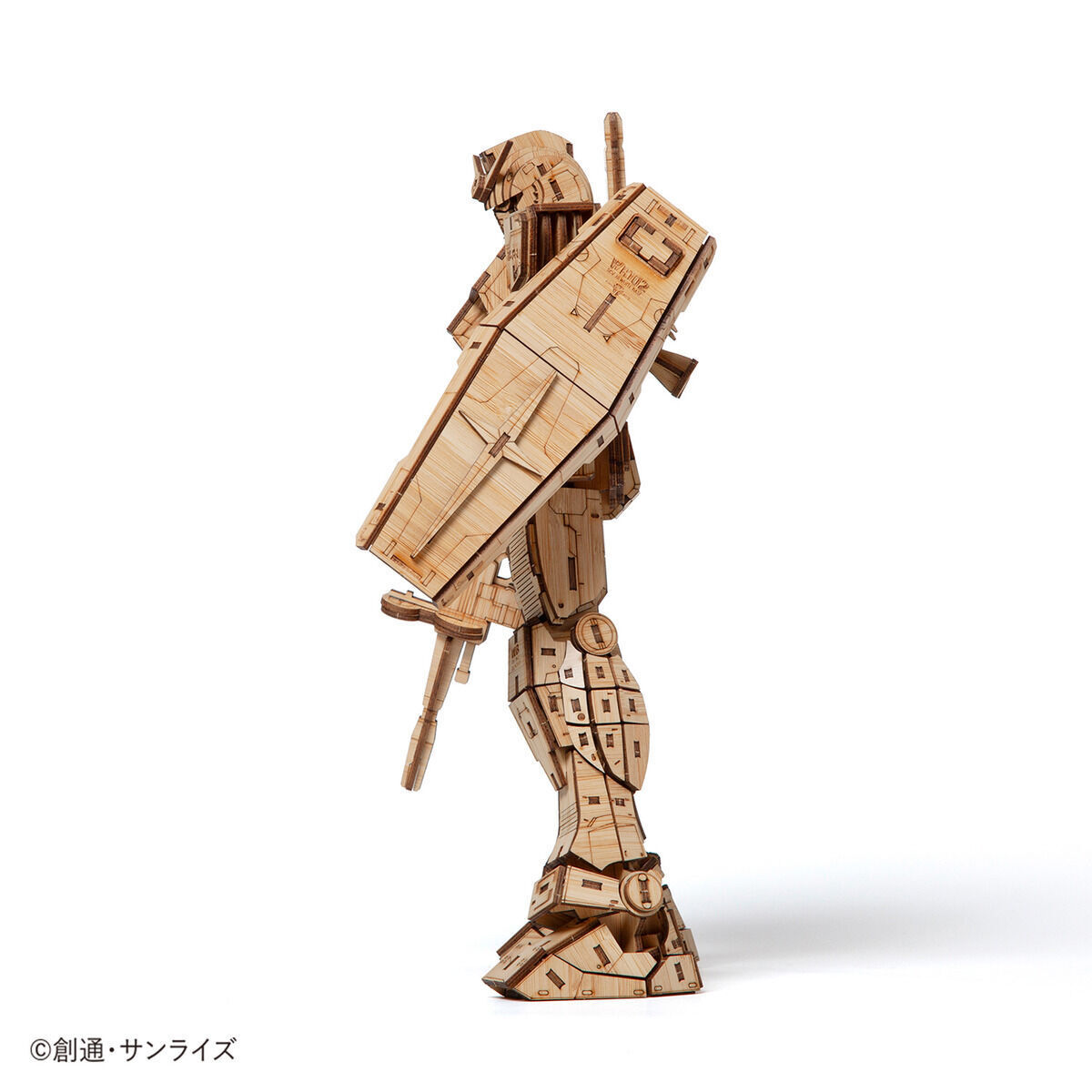 萬代『Bamboo Art wa-gu-mi RX-78-2 鋼彈』竹工藝拼裝模型 由421片零件組成、高27公分！