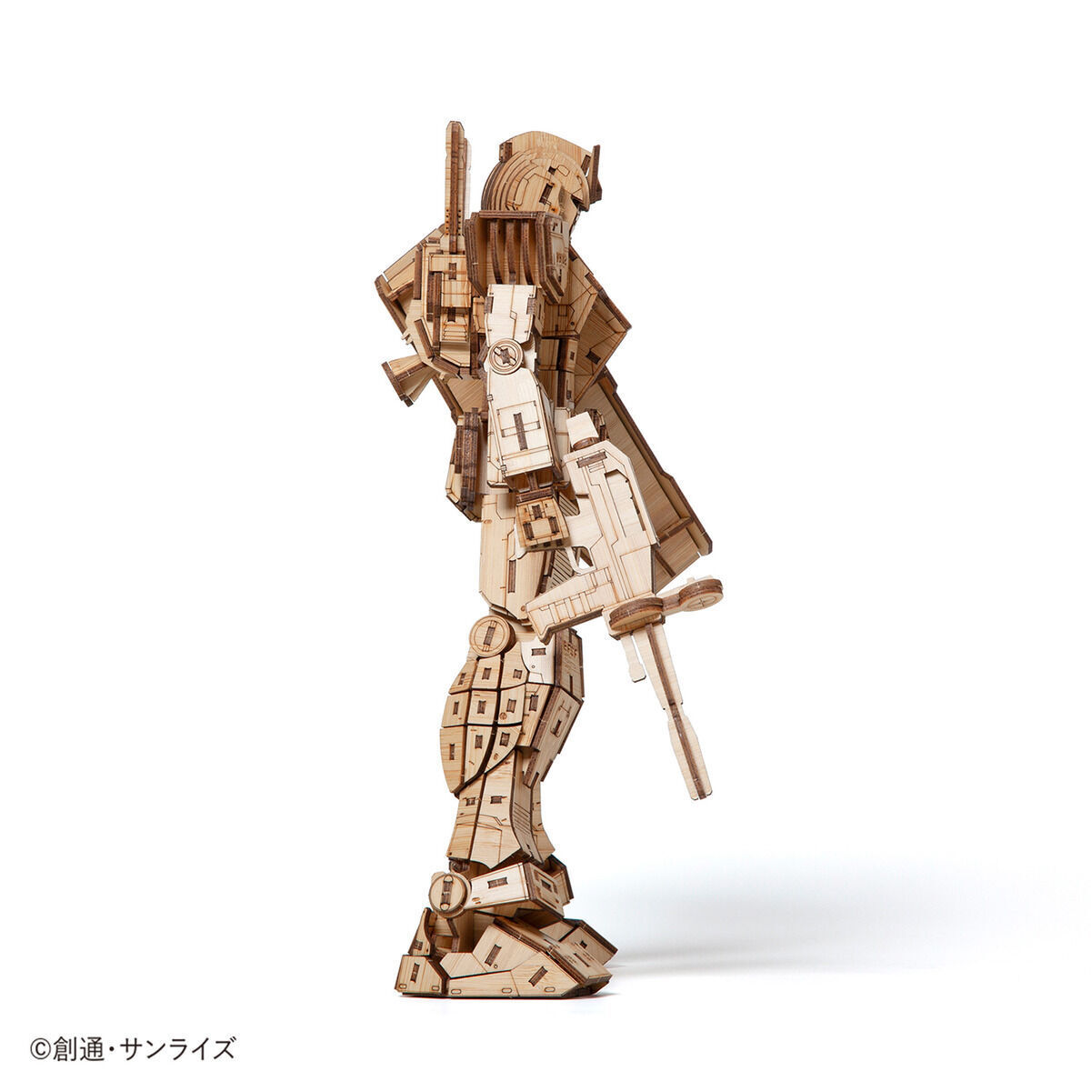 萬代『Bamboo Art wa-gu-mi RX-78-2 鋼彈』竹工藝拼裝模型 由421片零件組成、高27公分！