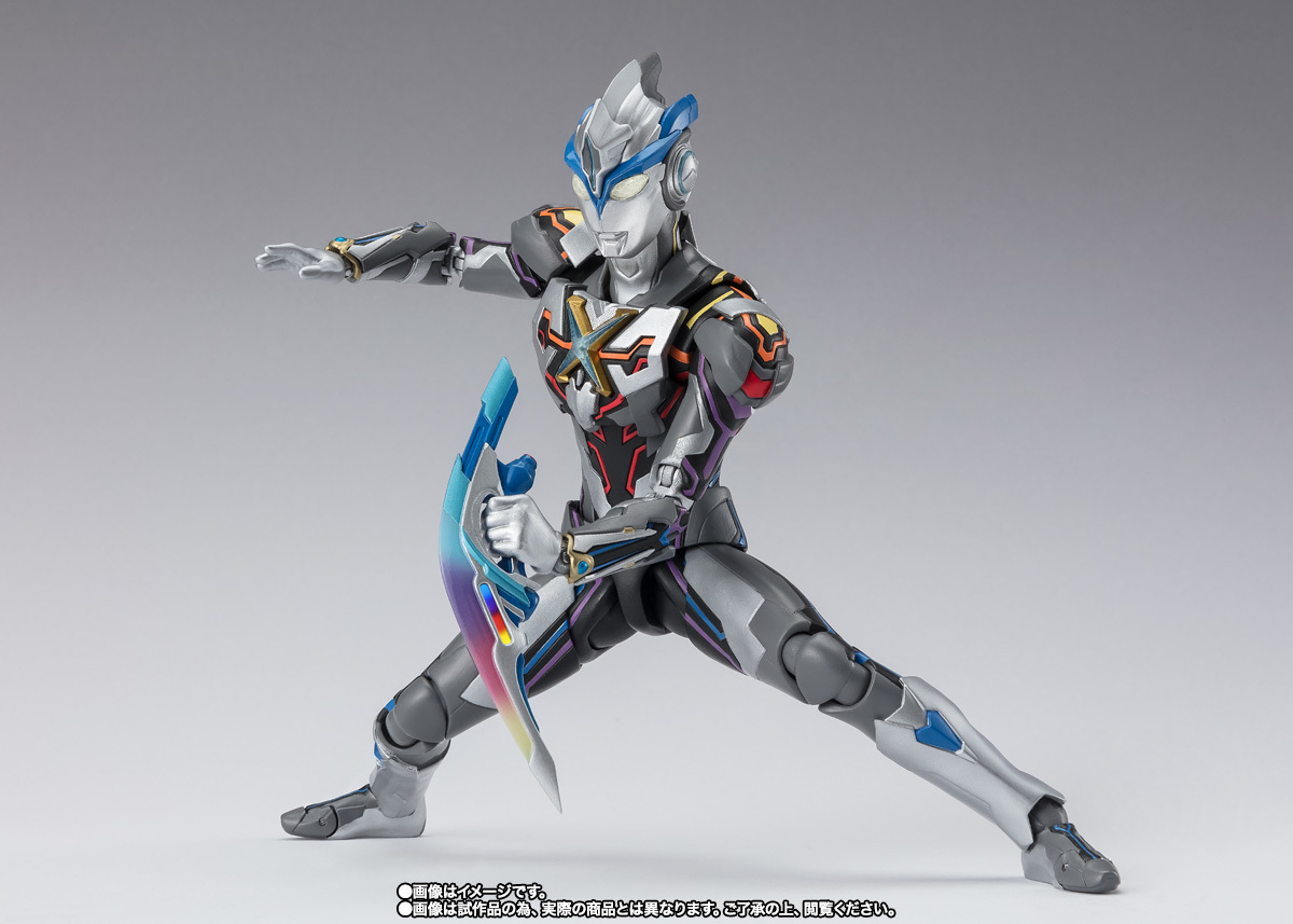 散發虹光的強化形態『S.H.Figuarts 超人力霸王 Exceed X』可動人偶登場 華麗塗裝再現七彩線條!
