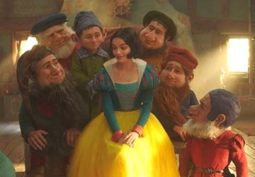 迪士尼真人版《白雪公主》宣佈延期上映、首張劇照同步公開！超巨「CG 七矮人」造型亮相