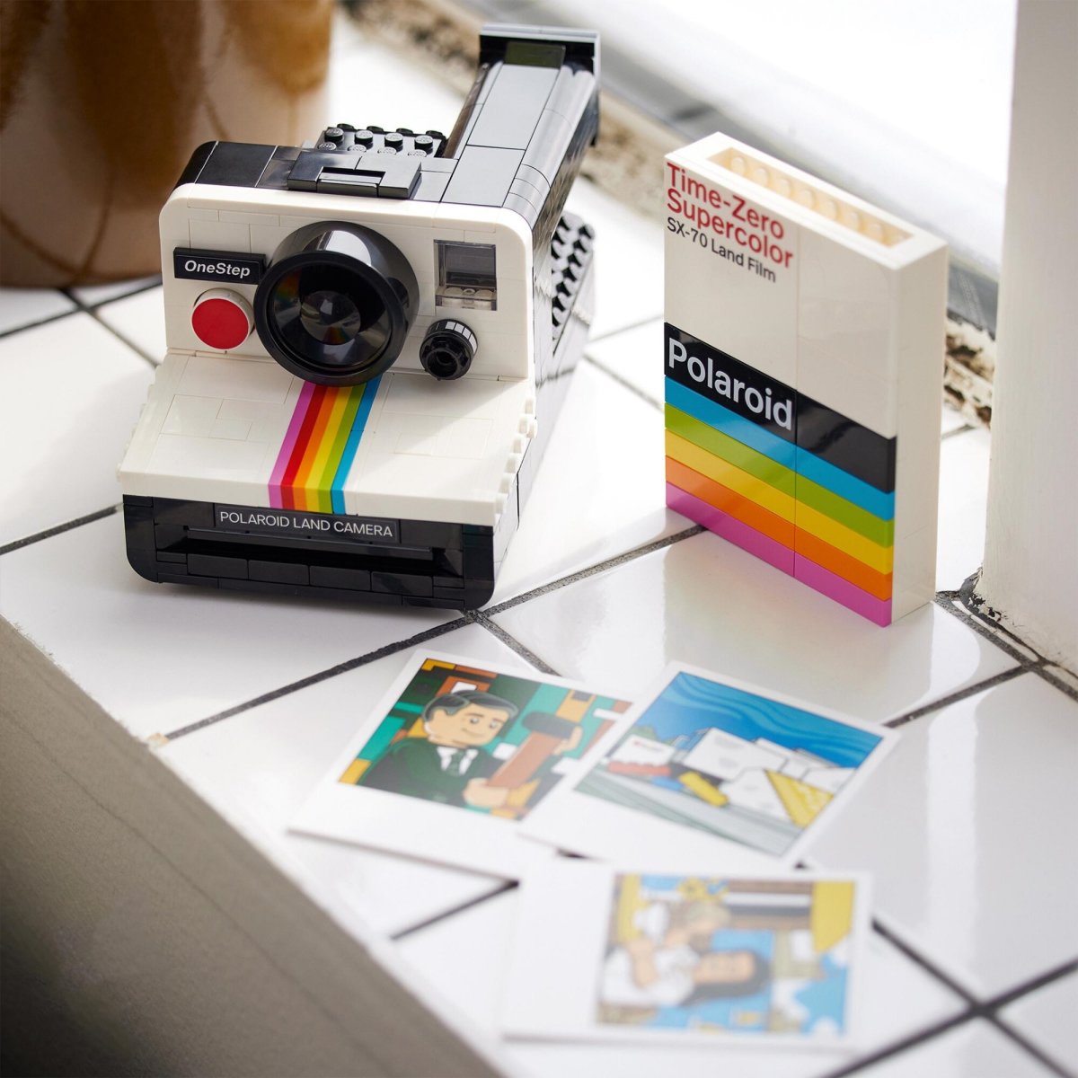 LEGO 21345 Ideas 系列「寶麗來 OneStep SX-70」極經典彩虹機&底片的浪漫組合!