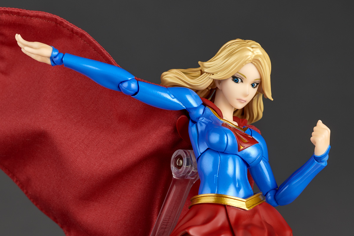 SUPER - アメイジングヤマグチ スーパーガール DCユニバース 完成品 可動フィギュア 海洋堂 DCコミックからスーパーガールが海洋堂のアクションフィギュア