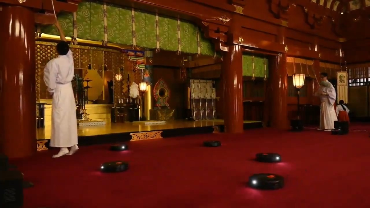 宗教事務也要跟上科技！千代田「神田神社」出現10台掃地機器人來與人類一起年末大掃除！