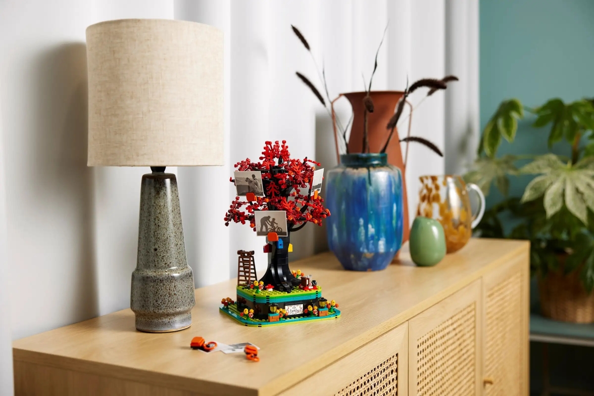 LEGO 21346 Ideas 系列「家族樹」可以掛照片、收納小物的回憶之樹！（Family Tree）