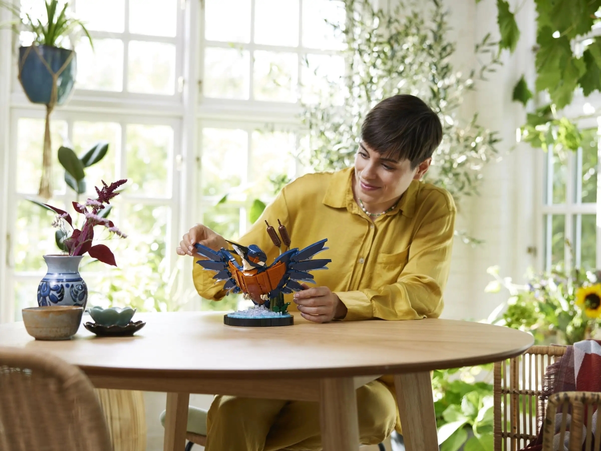 LEGO 10331 Icons 系列「翠鳥」捕魚成功的動感瞬間樂高化!(Kingfisher Bird)