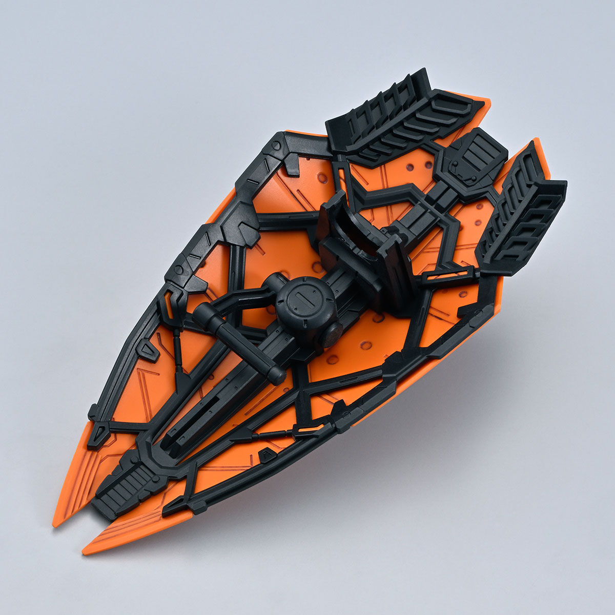 機動戰士鋼彈SEED『MG 1/100 基恩(米蓋爾·艾曼專用機)』再現「黃昏的魔彈」西川貴教配色!