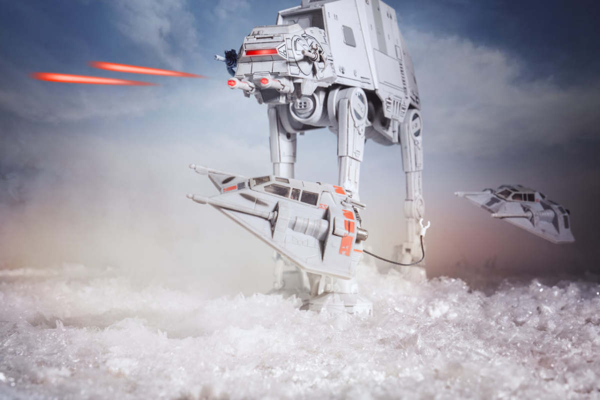 Jazwares『星際大戰 迷你星際中隊 霍斯星之役』戰鬥套組，多種載具重現冰天雪地中的名場面！
