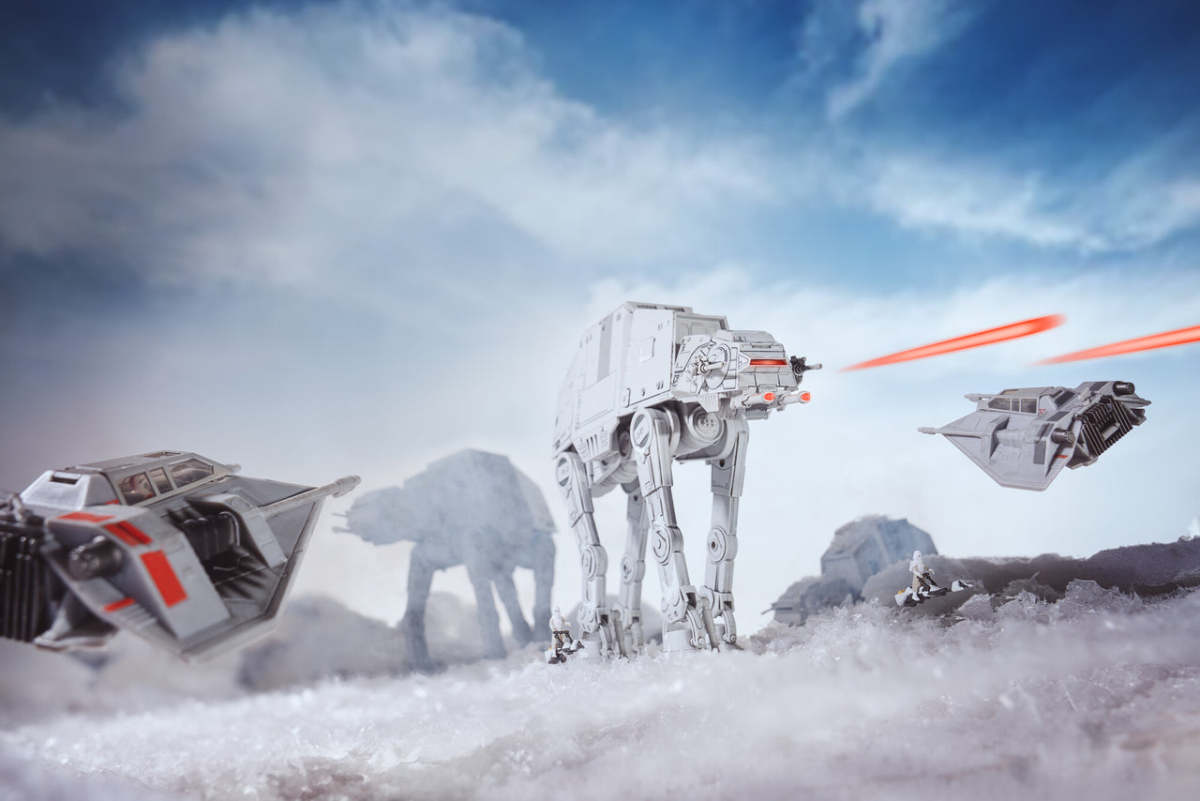 Jazwares『星際大戰 迷你星際中隊 霍斯星之役』戰鬥套組，多種載具重現冰天雪地中的名場面！