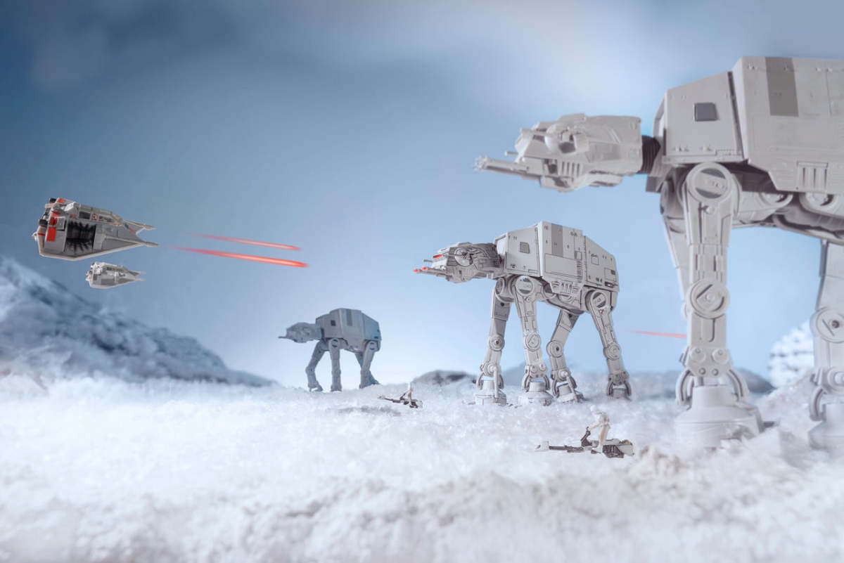 Jazwares『星際大戰 迷你星際中隊 霍斯星之役』戰鬥套組，多種載具重現冰天雪地中的名場面！
