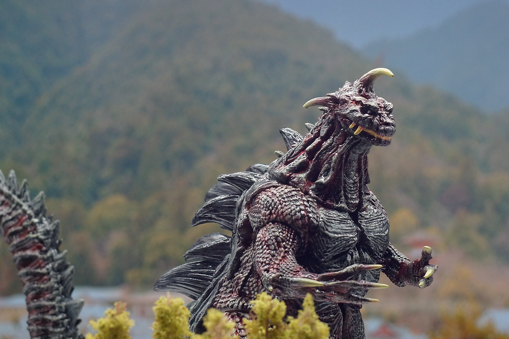 Seismic Toys『新·超人力霸王 哥美斯 灰色限量版』軟膠玩具，巨大不明生物 1 號強勢襲來！