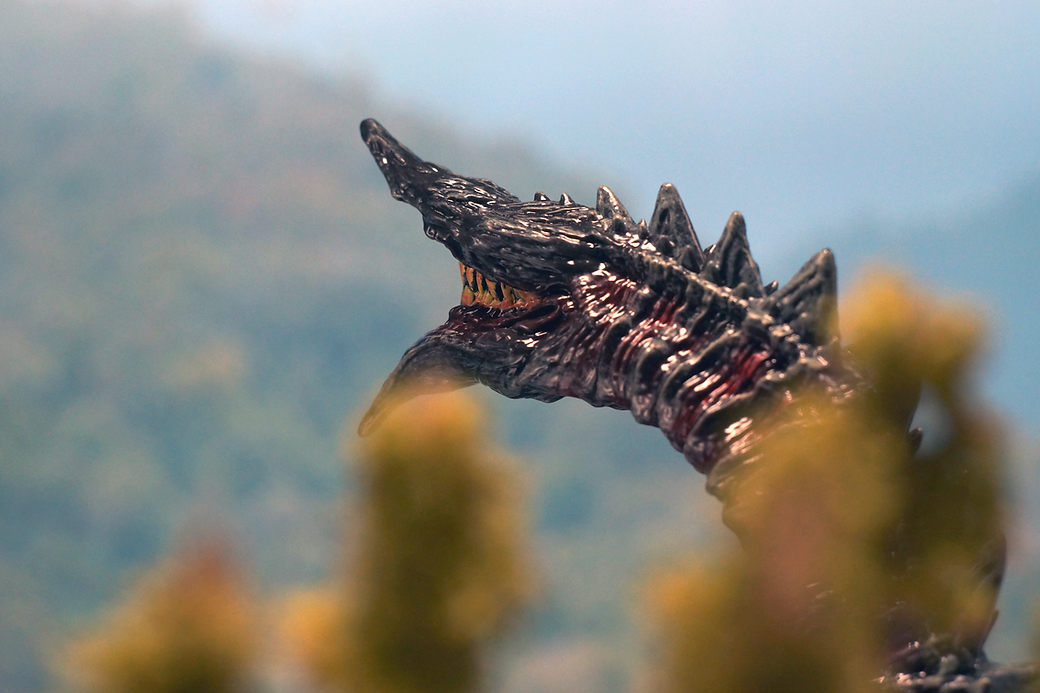 Seismic Toys『新·超人力霸王 哥美斯 灰色限量版』軟膠玩具，巨大不明生物 1 號強勢襲來！