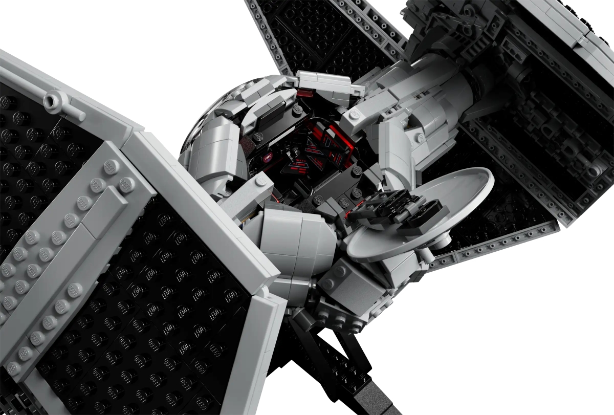 LEGO 75382 UCS 系列《星際大戰》鈦攔截機（TIE Interceptor）還在駕駛艙內呈現出瞄準 X翼戰機場景！
