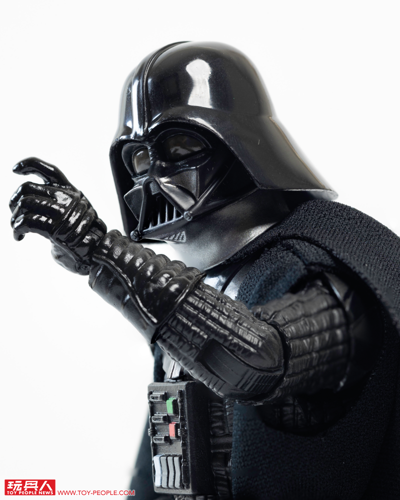 孩之寶 黑標系列「薩繽·連 Force FX 菁英光劍」、「達斯·維達&曼達洛人 可動人偶」開箱報告 用超讚玩具迎接星戰日!