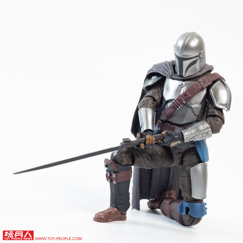 孩之寶 黑標系列「薩繽·連 Force FX 菁英光劍」、「達斯·維達&曼達洛人 可動人偶」開箱報告 用超讚玩具迎接星戰日!