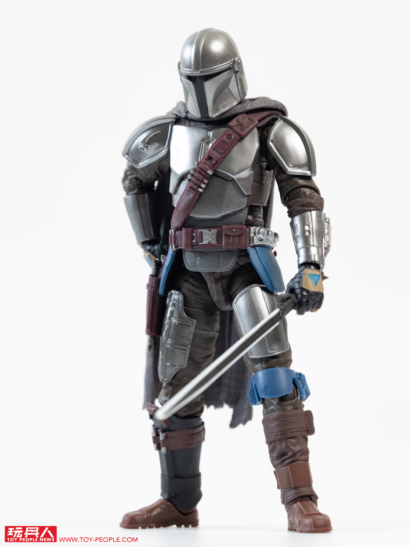 孩之寶 黑標系列「薩繽·連 Force FX 菁英光劍」、「達斯·維達&曼達洛人 可動人偶」開箱報告 用超讚玩具迎接星戰日!