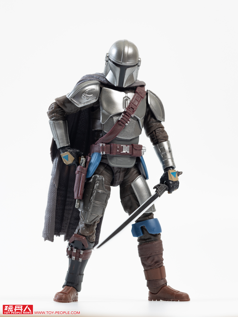 孩之寶 黑標系列「薩繽·連 Force FX 菁英光劍」、「達斯·維達&曼達洛人 可動人偶」開箱報告 用超讚玩具迎接星戰日!