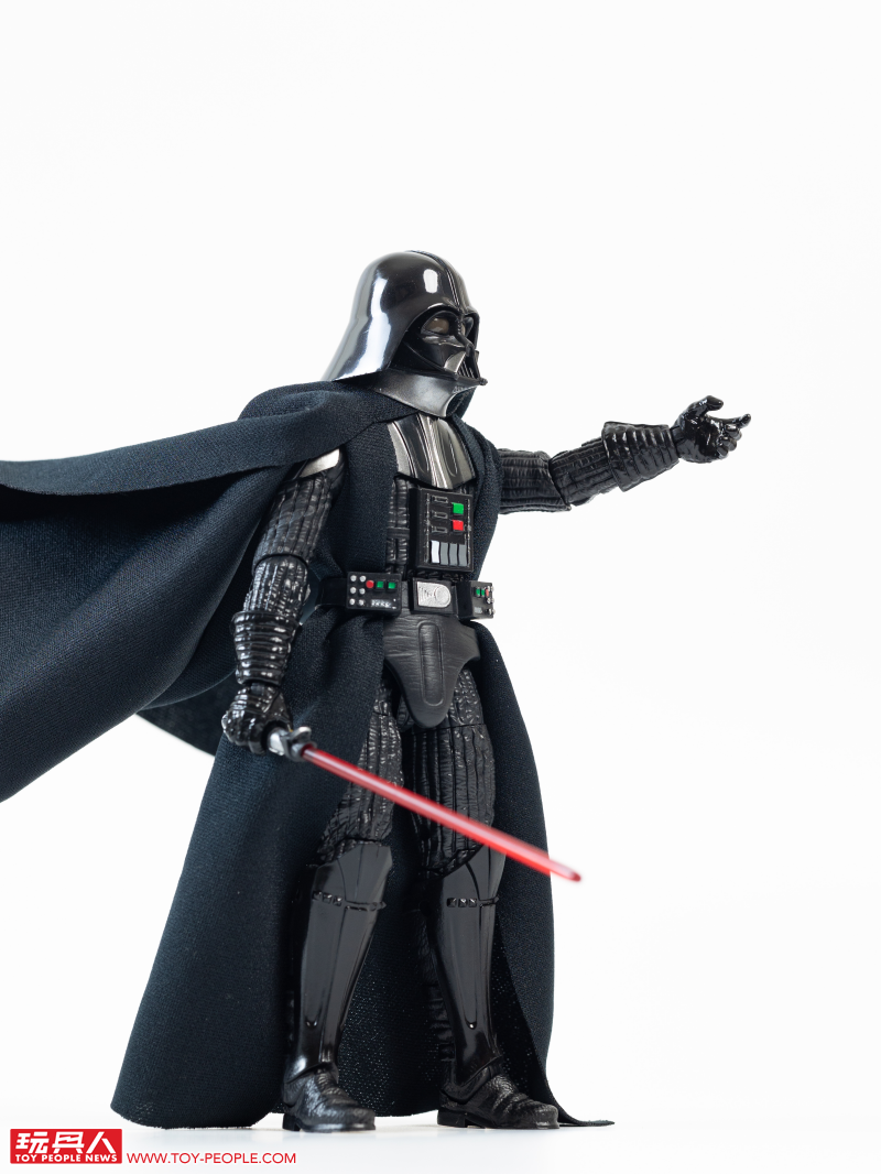 孩之寶 黑標系列「薩繽·連 Force FX 菁英光劍」、「達斯·維達&曼達洛人 可動人偶」開箱報告 用超讚玩具迎接星戰日!