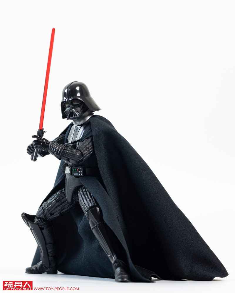 孩之寶 黑標系列「薩繽·連 Force FX 菁英光劍」、「達斯·維達&曼達洛人 可動人偶」開箱報告 用超讚玩具迎接星戰日!
