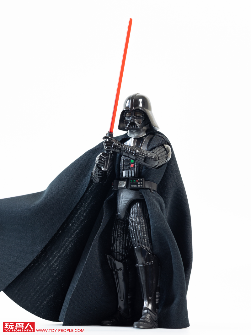 孩之寶 黑標系列「薩繽·連 Force FX 菁英光劍」、「達斯·維達&曼達洛人 可動人偶」開箱報告 用超讚玩具迎接星戰日!