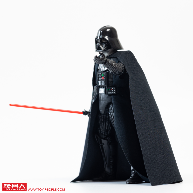 孩之寶 黑標系列「薩繽·連 Force FX 菁英光劍」、「達斯·維達&曼達洛人 可動人偶」開箱報告 用超讚玩具迎接星戰日!