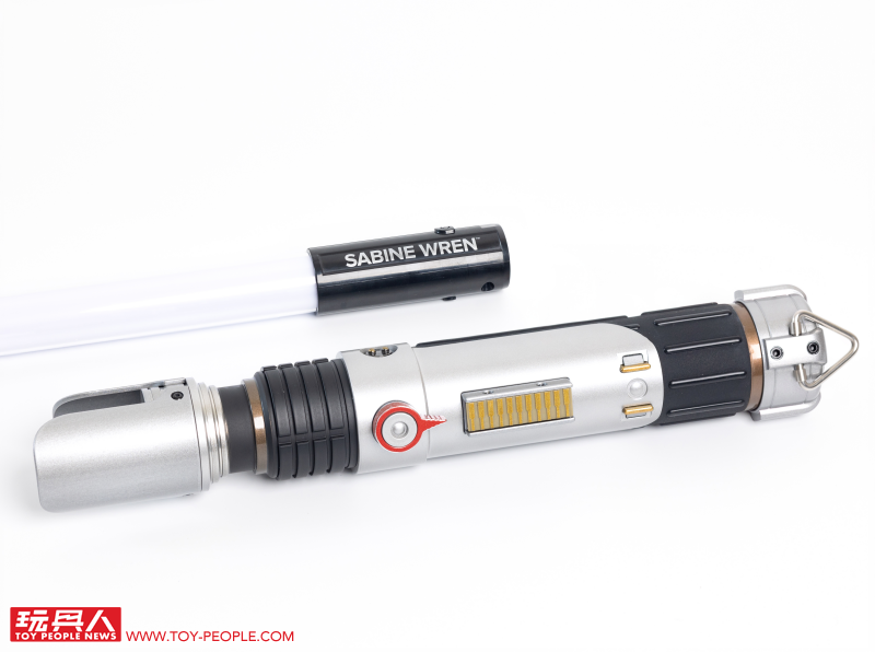 孩之寶 黑標系列「薩繽·連 Force FX 菁英光劍」、「達斯·維達&曼達洛人 可動人偶」開箱報告 用超讚玩具迎接星戰日!