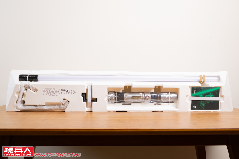 孩之寶 黑標系列「薩繽·連 Force FX 菁英光劍」、「達斯·維達&曼達洛人 可動人偶」開箱報告 用超讚玩具迎接星戰日!