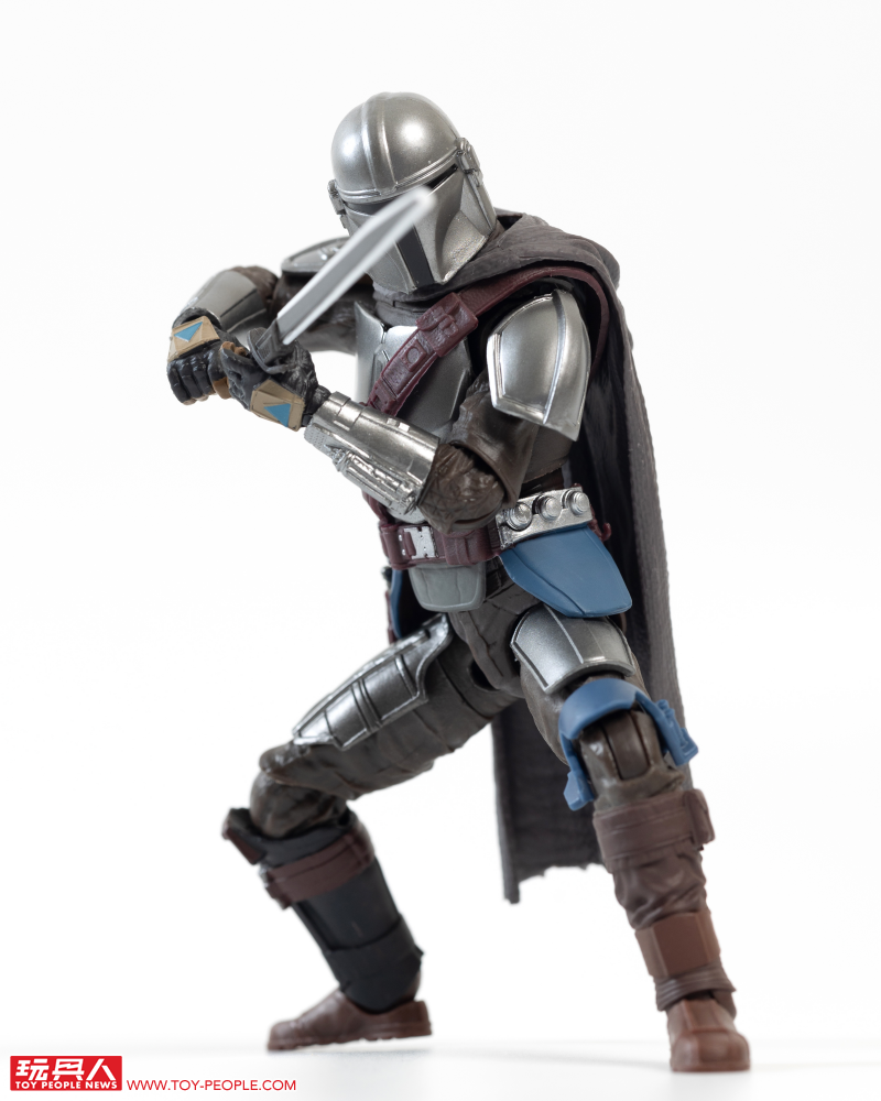 孩之寶 黑標系列「薩繽·連 Force FX 菁英光劍」、「達斯·維達&曼達洛人 可動人偶」開箱報告 用超讚玩具迎接星戰日!