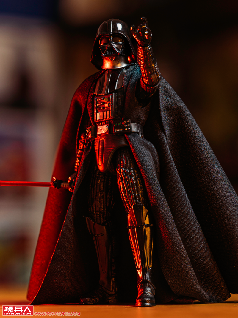 孩之寶 黑標系列「薩繽·連 Force FX 菁英光劍」、「達斯·維達&曼達洛人 可動人偶」開箱報告 用超讚玩具迎接星戰日!