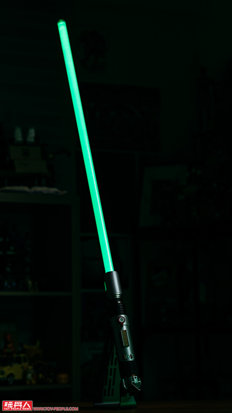 孩之寶 黑標系列「薩繽·連 Force FX 菁英光劍」、「達斯·維達&曼達洛人 可動人偶」開箱報告 用超讚玩具迎接星戰日!