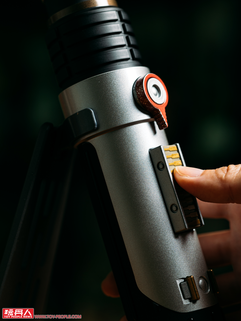 孩之寶 黑標系列「薩繽·連 Force FX 菁英光劍」、「達斯·維達&曼達洛人 可動人偶」開箱報告 用超讚玩具迎接星戰日!