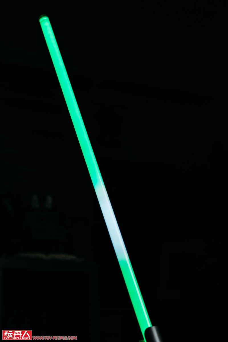 孩之寶 黑標系列「薩繽·連 Force FX 菁英光劍」、「達斯·維達&曼達洛人 可動人偶」開箱報告 用超讚玩具迎接星戰日!