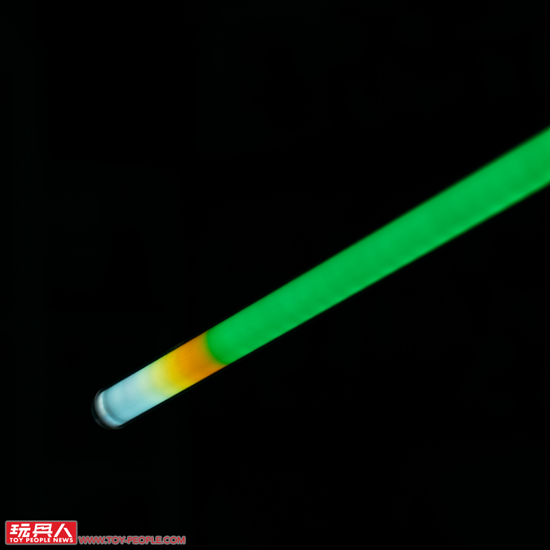 孩之寶 黑標系列「薩繽·連 Force FX 菁英光劍」、「達斯·維達&曼達洛人 可動人偶」開箱報告 用超讚玩具迎接星戰日!