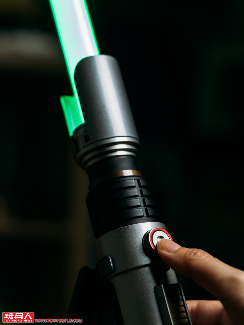 孩之寶 黑標系列「薩繽·連 Force FX 菁英光劍」、「達斯·維達&曼達洛人 可動人偶」開箱報告 用超讚玩具迎接星戰日!