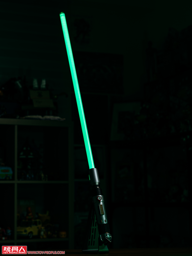 孩之寶 黑標系列「薩繽·連 Force FX 菁英光劍」、「達斯·維達&曼達洛人 可動人偶」開箱報告 用超讚玩具迎接星戰日!