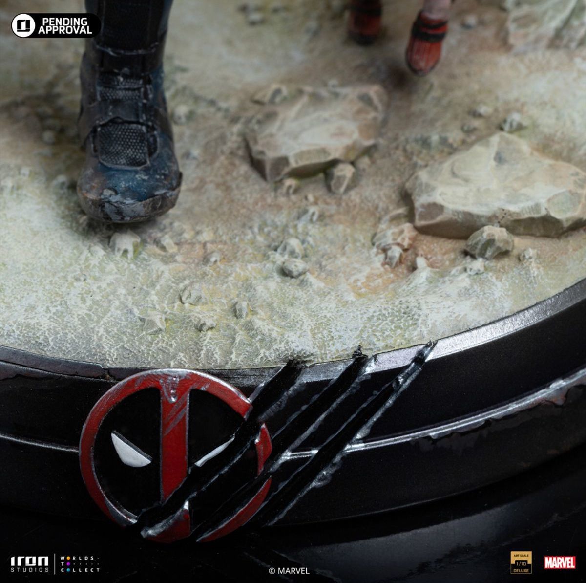 Iron Studios 《死侍與金鋼狼》Art Scale 1/10 比例雕像，相愛相殺搭擋公主抱的曖昧動態！