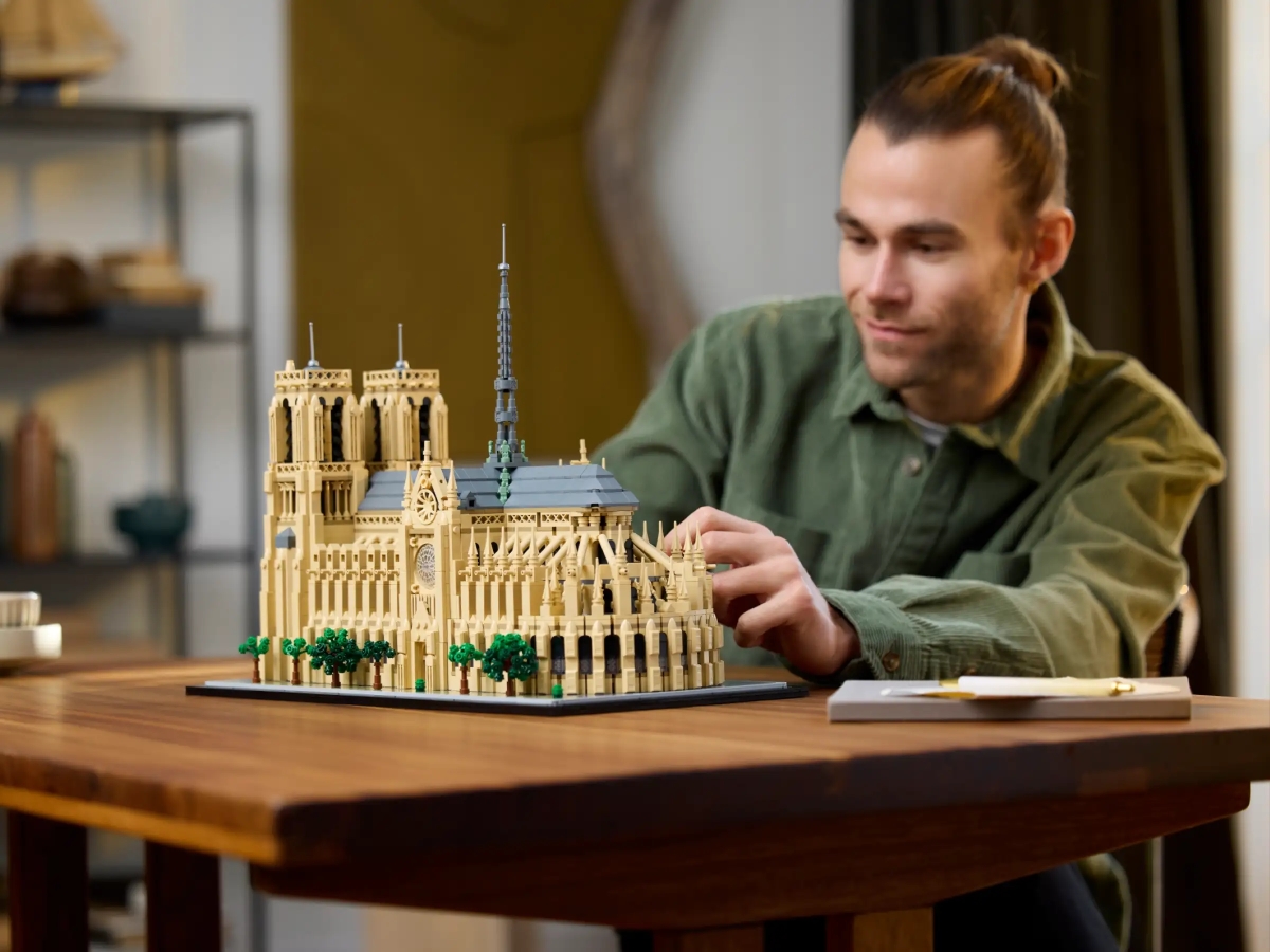 LEGO 21061 建築系列「巴黎聖母院」（Notre-Dame de Paris）絕美玫瑰窗、尖肋骨拱結構再現！