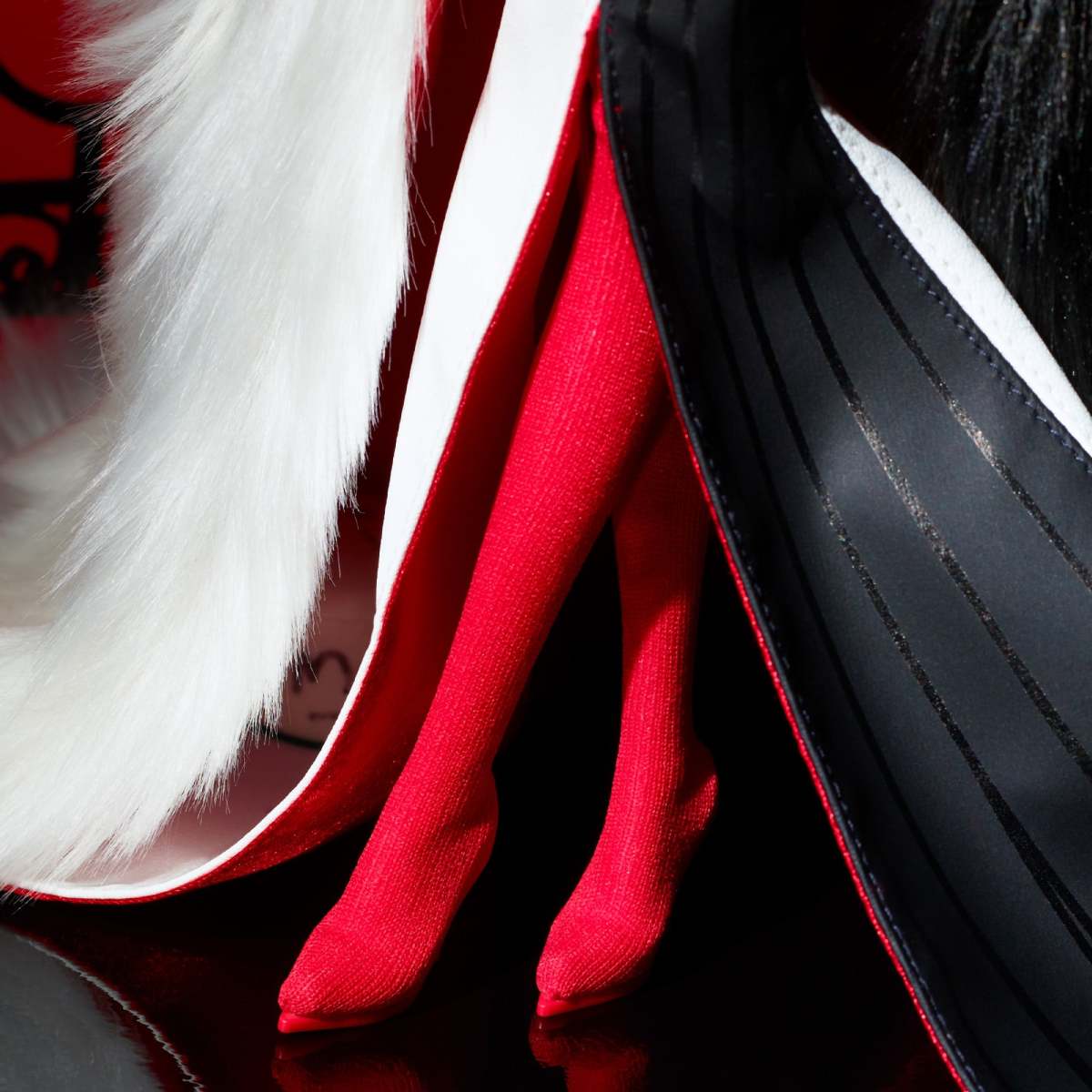 Mattel Creation 迪士尼 黑暗降臨『《101 忠狗》庫伊拉·德·威爾』收藏娃娃，高質感詮釋惡名昭彰的時尚惡女！