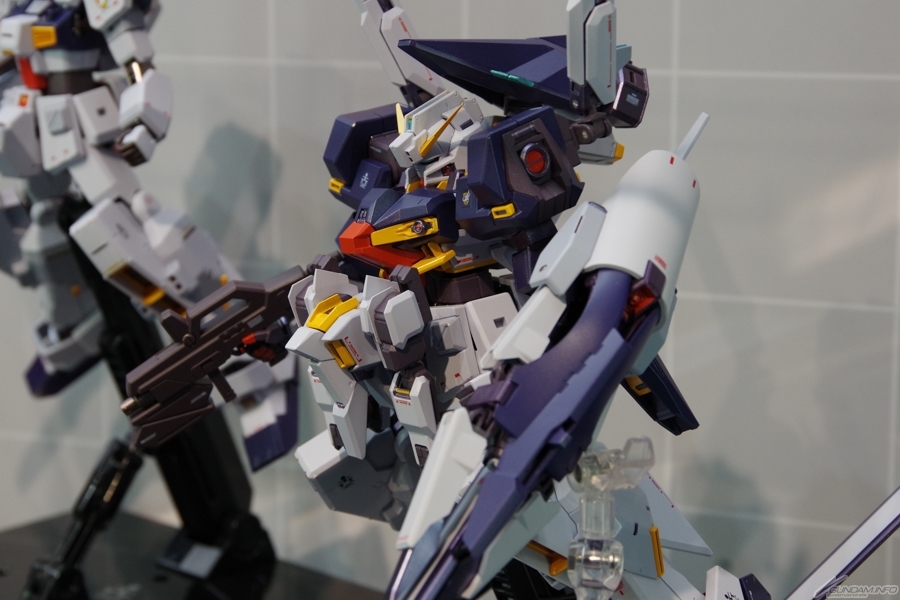 METAL ROBOT魂 TR 計畫新機『鋼彈TR-1［海瑟斯雷］』試作品展出！