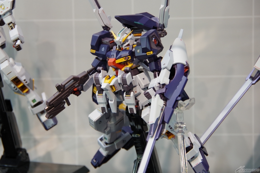 METAL ROBOT魂 TR 計畫新機『鋼彈TR-1［海瑟斯雷］』試作品展出！