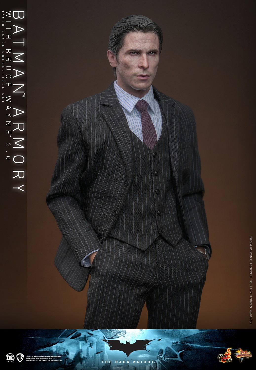 Hot Toys『《黑暗騎士》蝙蝠俠武器格納庫與布魯斯·韋恩(Batman Armory with Bruce Wayne) 2.0』1/6 比例收藏套裝組