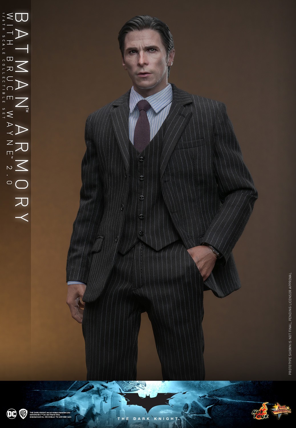 Hot Toys『《黑暗騎士》蝙蝠俠武器格納庫與布魯斯·韋恩(Batman Armory with Bruce Wayne) 2.0』1/6 比例收藏套裝組