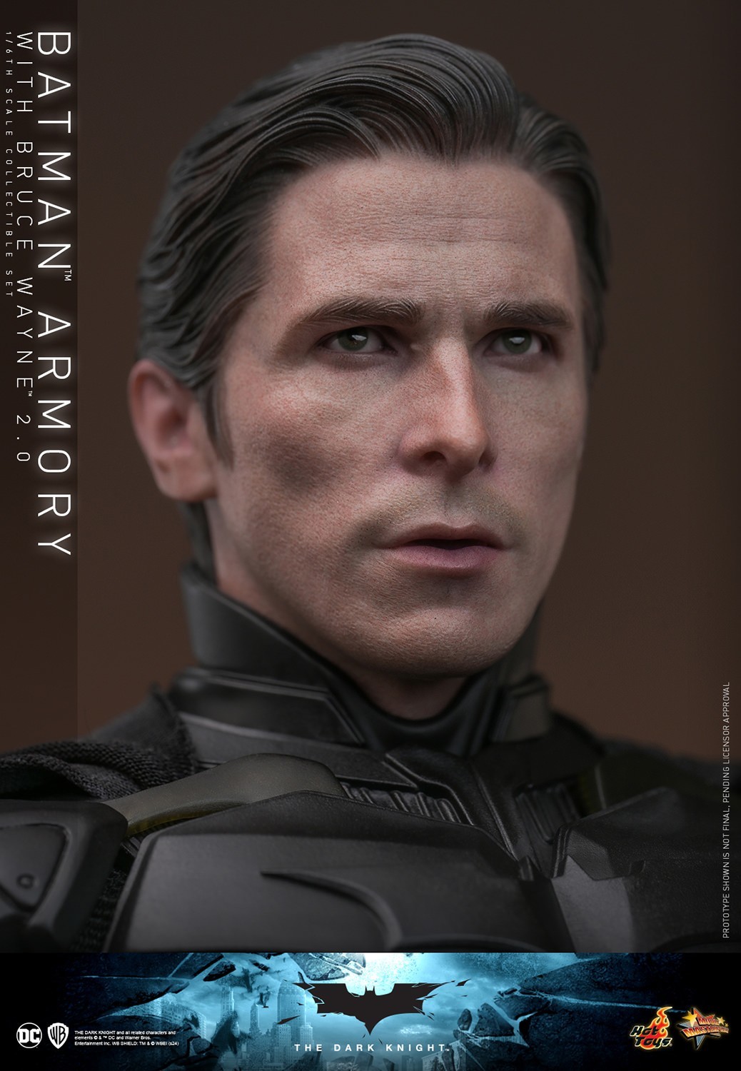 Hot Toys『《黑暗騎士》蝙蝠俠武器格納庫與布魯斯·韋恩(Batman Armory with Bruce Wayne) 2.0』1/6 比例收藏套裝組