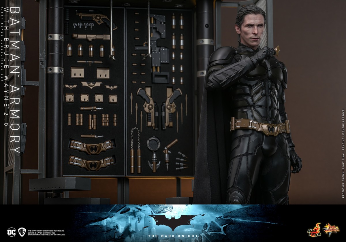 Hot Toys『《黑暗騎士》蝙蝠俠武器格納庫與布魯斯·韋恩(Batman Armory with Bruce Wayne) 2.0』1/6 比例收藏套裝組