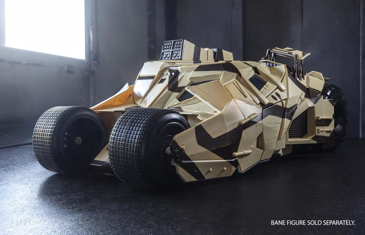 麥法蘭 DC Multiverse 金標『《黑暗騎士：黎明昇起》迷彩不倒翁裝甲車（Camouflage Tumbler）』模型