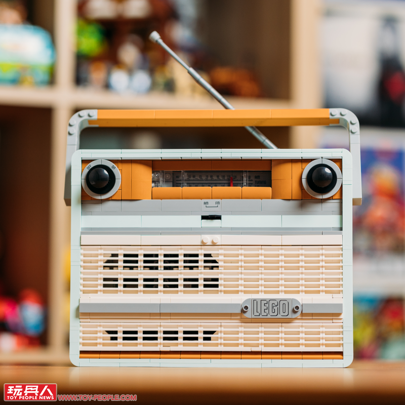 LEGO 10334 Icons 系列「復古收音機」開箱報告 不只是絕佳展示品還以操作性讓你重回 70 年代！
