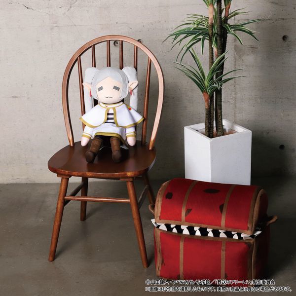 MOVIC『葬送的芙莉蓮 寶箱怪布偶』極具存在感的大尺寸 還可以再現芙莉蓮被吃掉的樣子！