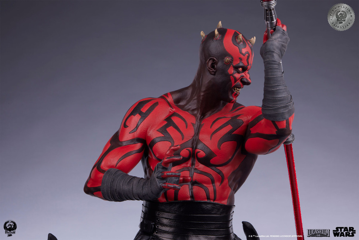PCS『《星際大戰首部曲:威脅潛伏》達斯·魔(Darth Maul)白金限定版』1/3 比例收藏雕像,替換展示裸上身的霸氣姿態!